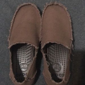 Men’s brown crocs.